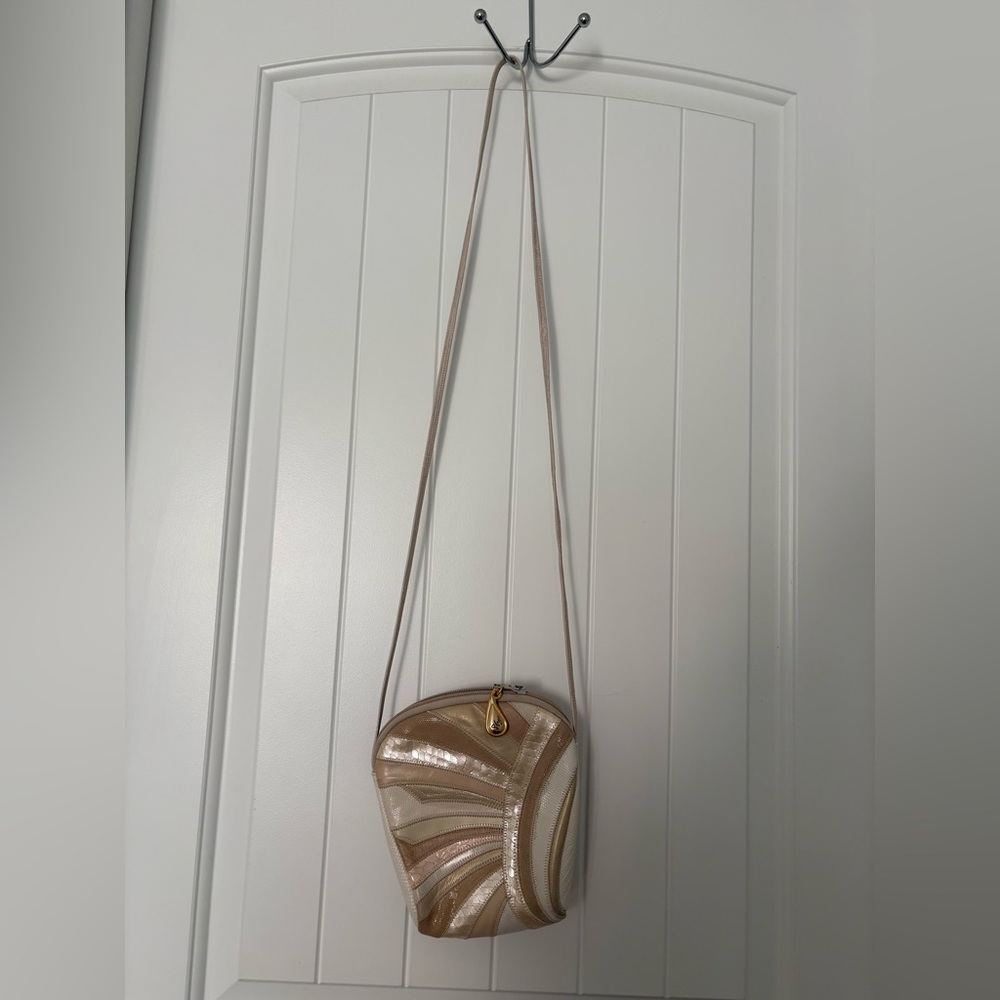 Vintage Sharif Shoulder Bag/Tote/Hobo Boho
Elegant Beige and Gold Women's Bag - Picture 2 of 4